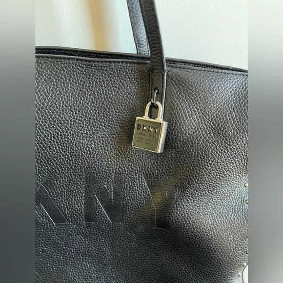 GUC: A beautiful black leather DKNY tote - Picture 4 of 16